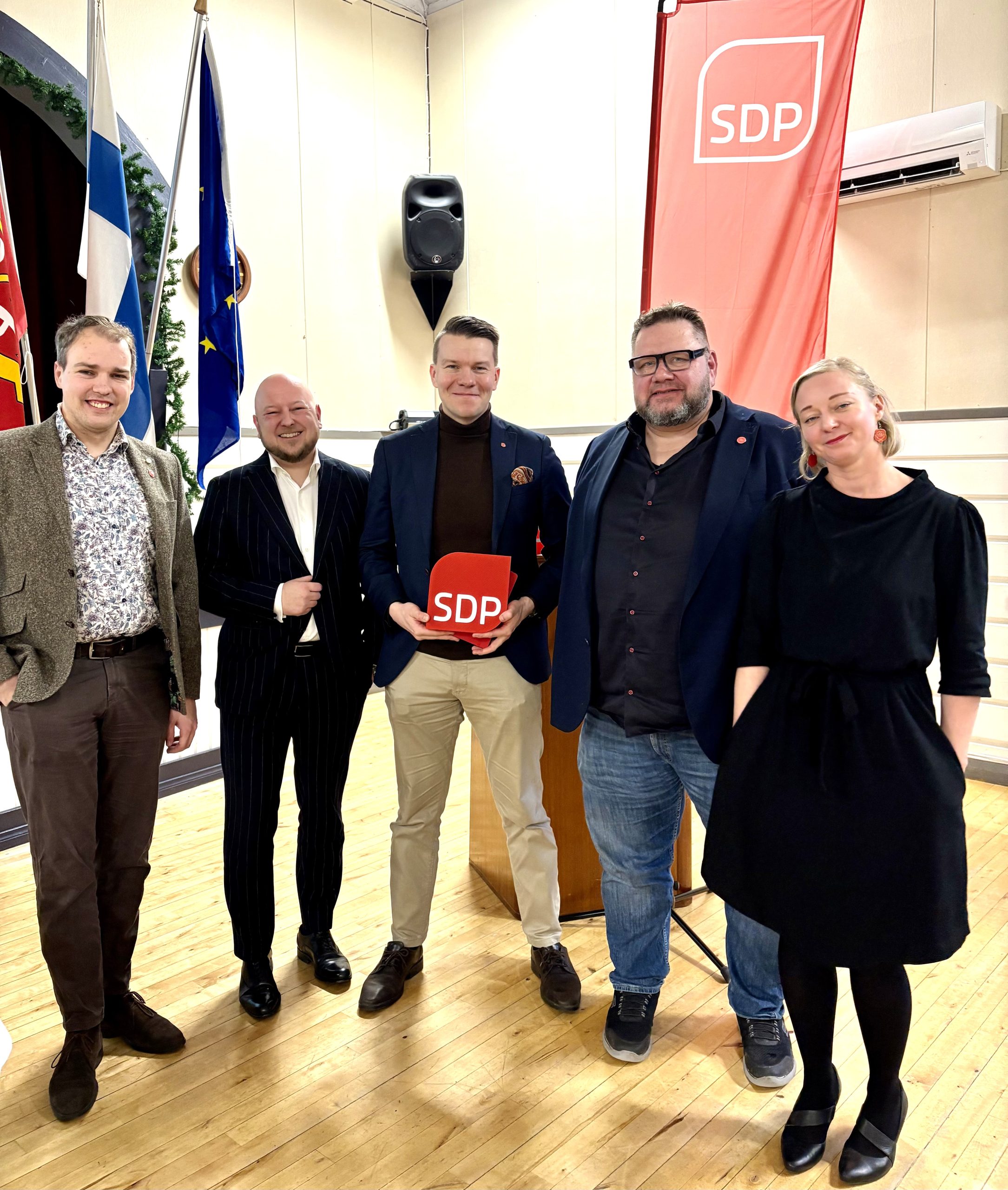 Uudenmaan demarit koolla Vihdissä: huoli turvallisuudesta, sote-rahoituksesta ja väkivallasta nousi esiin